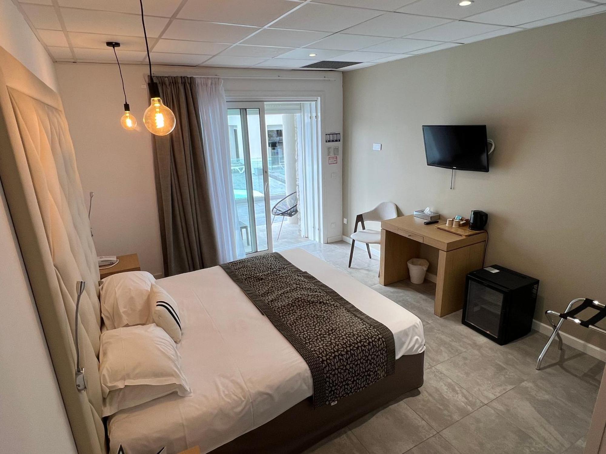 Hotel Revellata & Spa Καλβί Εξωτερικό φωτογραφία